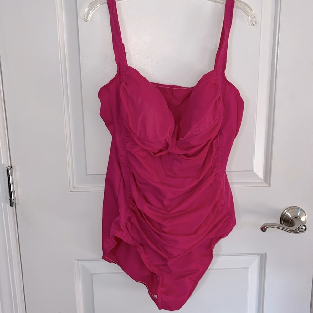 Croft & barrow size 16 one piece ladies swimsuit plus size bathing suit